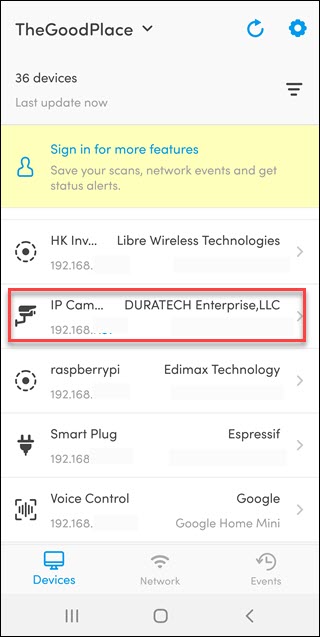 Encontre a lista de dispositivos de rede com uma caixa ao redor de uma câmera IP