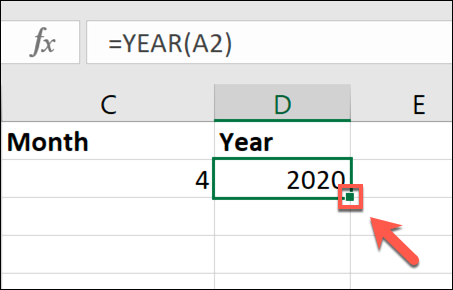 Para copiar os dados de uma célula para preencher uma coluna, clique duas vezes no pequeno ícone quadrado verde no canto inferior direito da célula