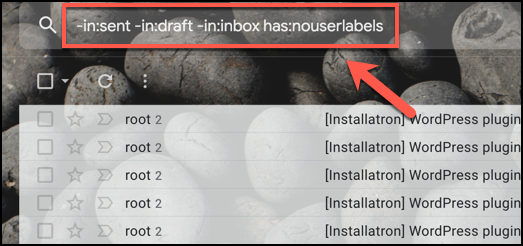 Digite "-in: Enviado -in: Rascunho -in: Caixa de entrada tem: nouserlabels” na barra de pesquisa do Gmail para encontrar e-mails arquivados