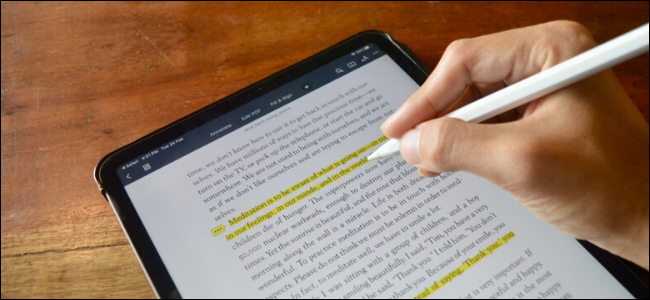 Destacando e anotando PDF no iPad Pro usando Apple Pencil