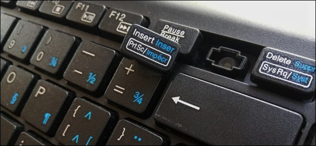 Uma tecla Insert saltou de um teclado. 