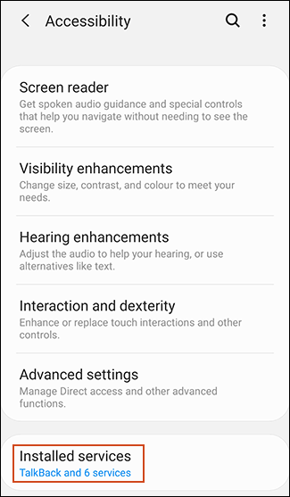 Toque em "Serviços instalados" no menu Acessibilidade.