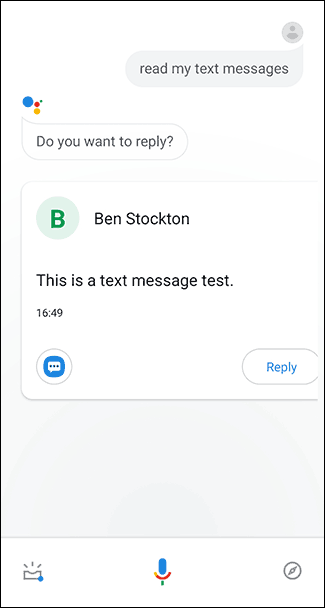 O app Google Assistente em um smartphone perguntando se você deseja responder a uma mensagem de texto.
