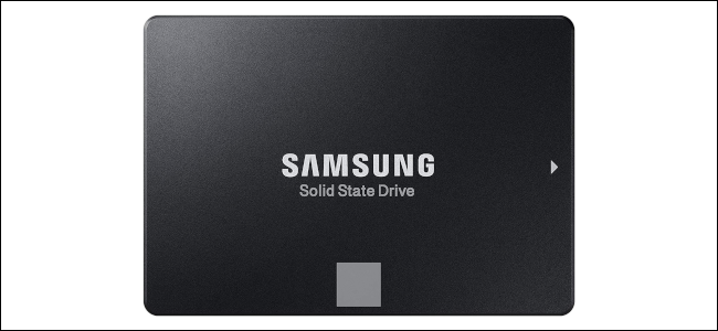 Um SSD Samsung 860 EVO.