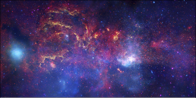 Uma imagem da Via Láctea, tirada por telescópios da NASA