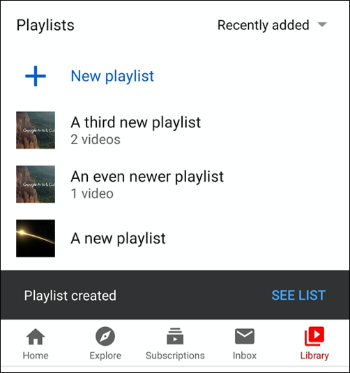 Uma lista de playlists criadas no YouTube na guia Biblioteca do aplicativo YouTube