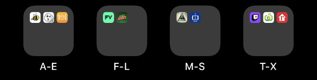 Quatro pastas em uma tela inicial do iOS rotuladas em ordem alfabética.