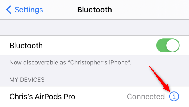 Acessando as configurações do AirPods em um iPhone.