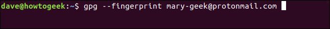gpg --fingerprint mary-geek@protonmail.com em uma janela de terminal