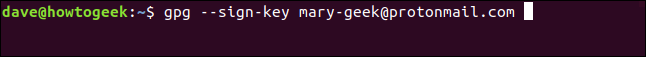 gpg --sign-key mary-geek@protonmail.com em uma janela de terminal