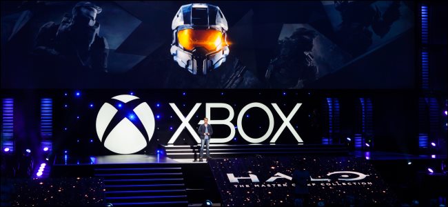 Microsoft revelando Halo: The Master Chief Collection no palco para Xbox.