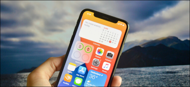 Tela inicial do iOS 14 com widgets