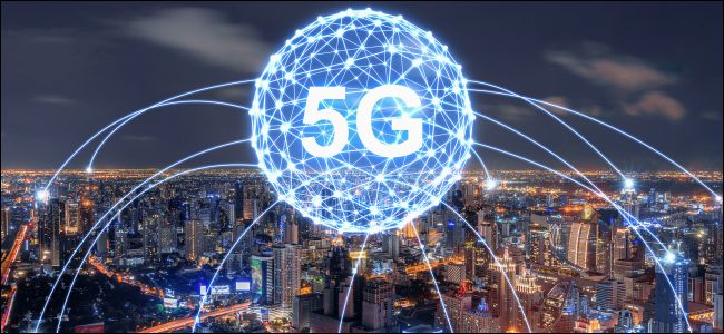 Logotipo 5G em uma cidade à noite