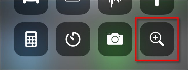 Toque no ícone da lupa para iniciar o Magnifier no iPhone Control Center
