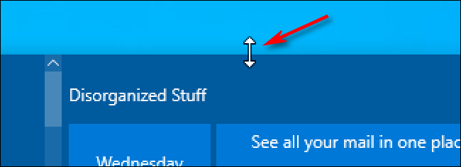 Uma seta de redimensionamento do cursor do mouse no Windows 10 sobre o menu Iniciar