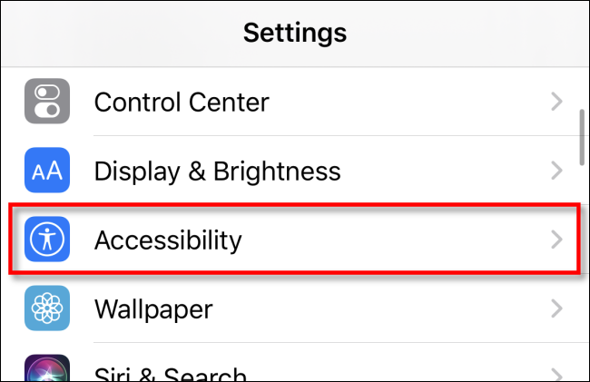 Toque em Acessibilidade em Ajustes no iPhone ou iPad