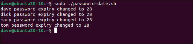 Quatro contas de usuário com valores de expiração de senha alterados para 28 em uma janela de terminal.