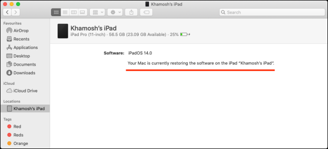 A barra de progresso da restauração para um iPad em um Mac.
