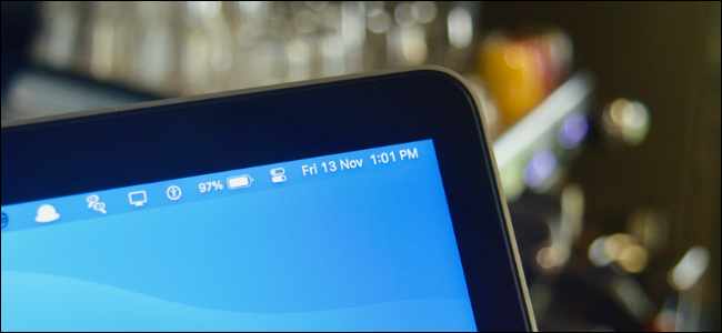 A data e a hora na barra de menus do Mac.