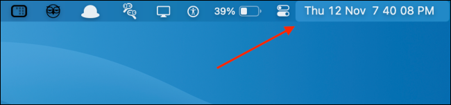 O relógio exibindo a hora, incluindo os segundos, o dia e a data na barra de menus do Mac.