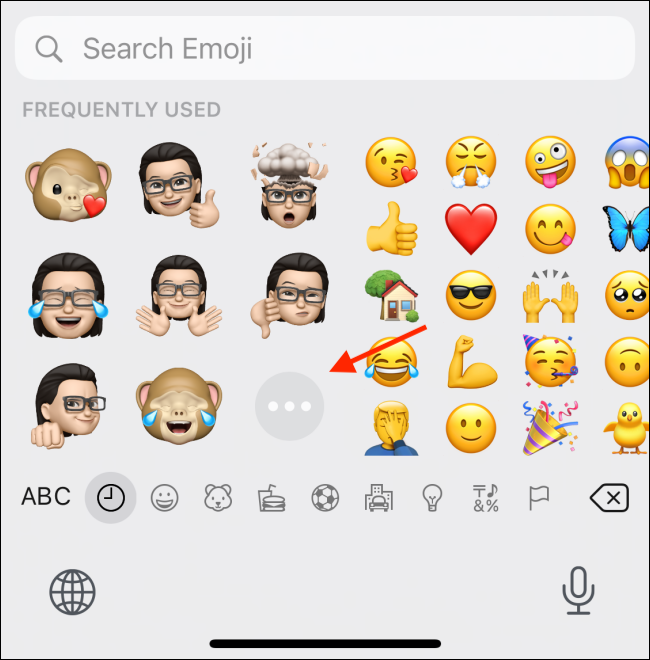 Toque no botão Menu na seção de adesivos de Memoji