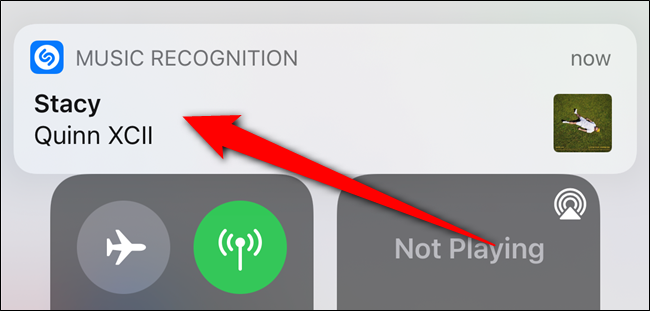 Uma notificação de banner aparecerá quando a música for identificada.  Toque na notificação