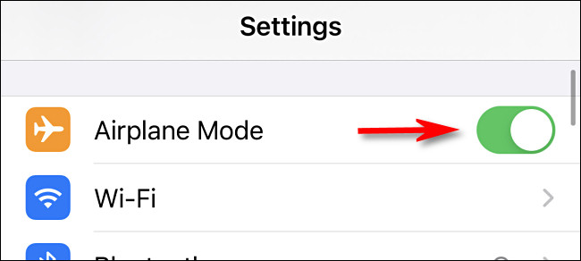 Em Ajustes no iPhone, toque na chave "Modo Avião" para ligá-lo.