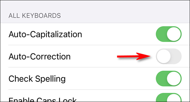 Em Ajustes no iPhone ou iPad, desative o botão "Correção automática".