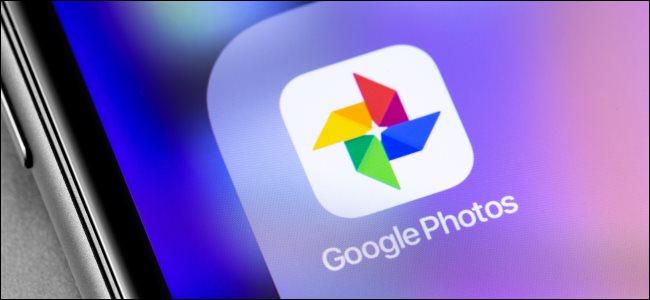 O ícone do aplicativo Google Fotos na tela inicial de um smartphone.