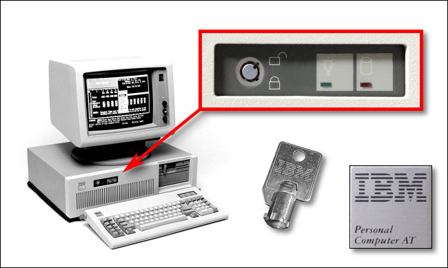 Um IBM PC AT, chave e chave de bloqueio.