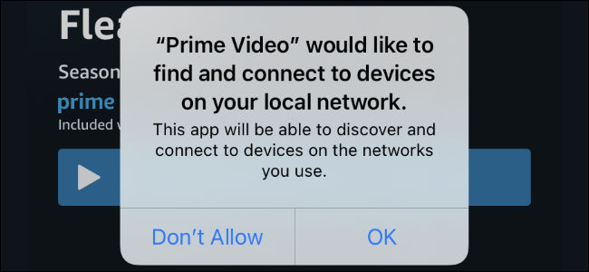 O prompt de permissão da rede local em um iPhone com iOS 14