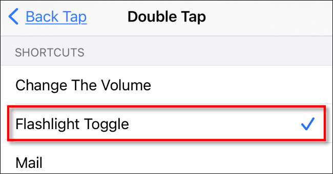 Nas configurações do Back Tap, selecione o atalho "Flashlight Toggle".