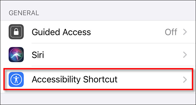 Nas configurações de acessibilidade no iPhone, toque em "Atalho de acessibilidade".