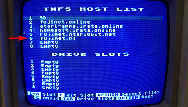 Selecione "fujinet.pl" na "Lista de hosts TNFS".