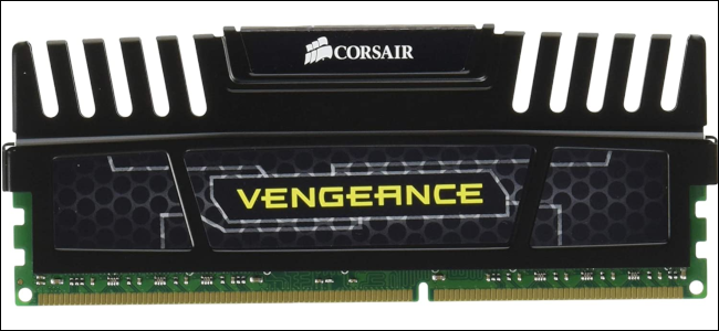 Um stick de RAM DDR3 da Corsair Vengeance.