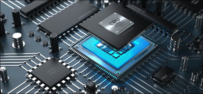 Uma CPU sendo inserida em um soquete de CPU em uma placa-mãe.