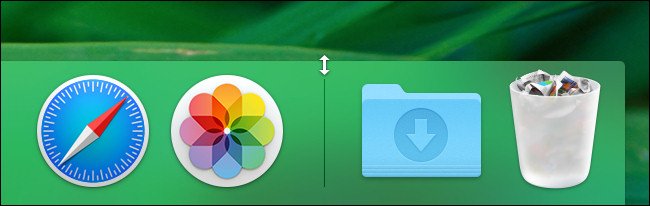 No macOS, passe o ponteiro do mouse sobre a linha divisória no Dock até que se transforme em uma seta de redimensionamento.