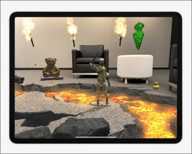 Brinquedos virtuais, personagens e cenários em uma experiência AR de sala de estar no iPad Pro.