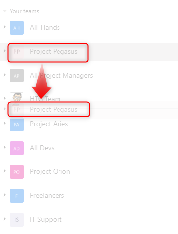 Uma equipe sendo arrastada para um local diferente na barra lateral.