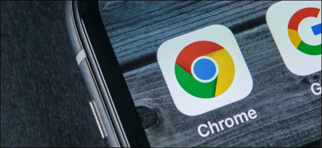 O ícone do aplicativo Chrome em uma tela inicial do iPhone.