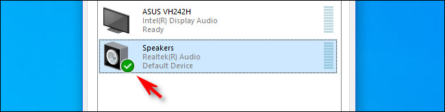No Windows 10, uma marca de seleção verde ao lado do ícone dos alto-falantes significa que é o dispositivo padrão.