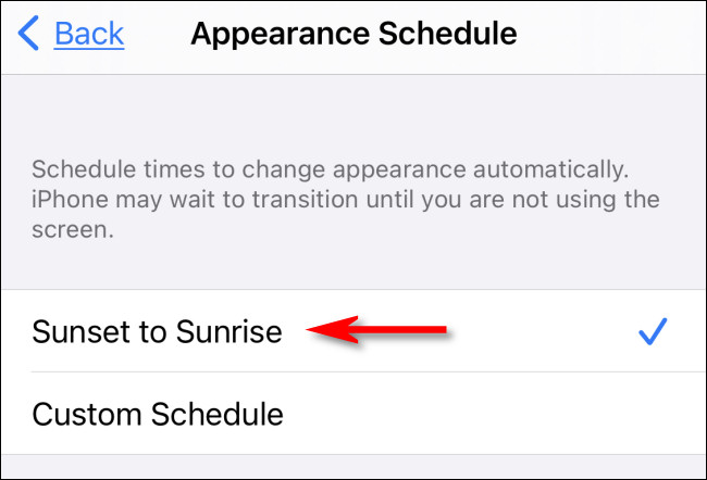 Nas configurações do iPhone, toque em "Pôr do sol ao nascer do sol".