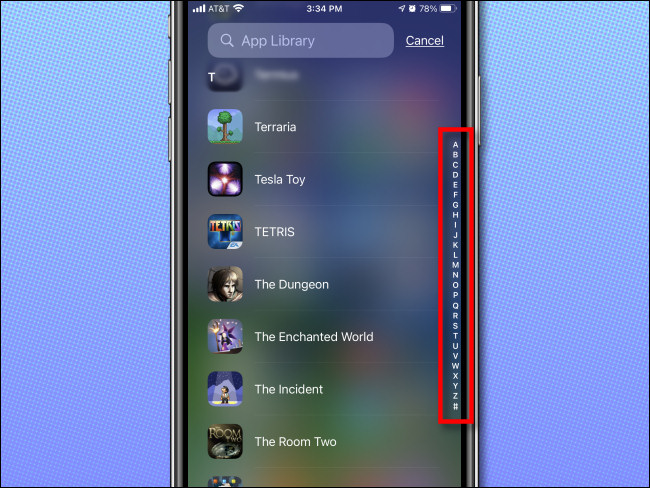As letras de índice rápido ao lado da lista alfabética da App Library no iPhone.