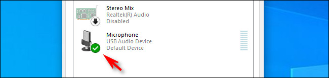 No Windows 10, uma marca de seleção verde ao lado do ícone do microfone significa que é o dispositivo padrão.