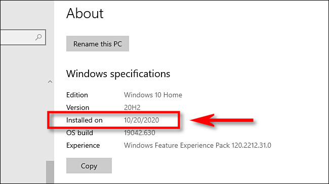 Nas configurações do Windows, você encontrará a data de instalação da atualização principal mais recente em "Instalado em" em "Especificações do Windows".