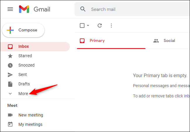 Clique em “Mais” na barra lateral do Gmail.