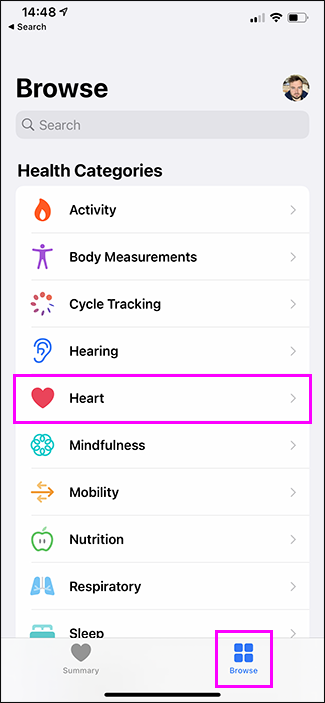 aplicativo de saúde mostrando coração e navegação em destaque