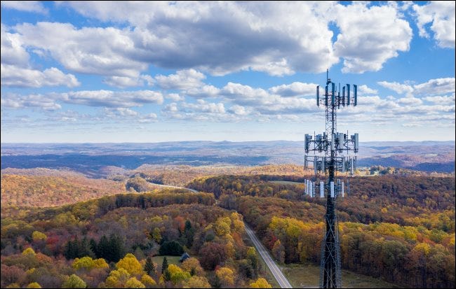 Uma torre de celular em West Virginia.