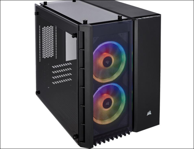 Um gabinete micro-ATX com duas ventoinhas RGB na frente e um painel de vidro lateral.