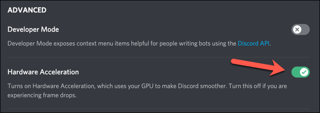 Clique no controle deslizante “Aceleração de Hardware” para habilitar o modo de aceleração de hardware do Discord, garantindo que o controle deslizante esteja verde.